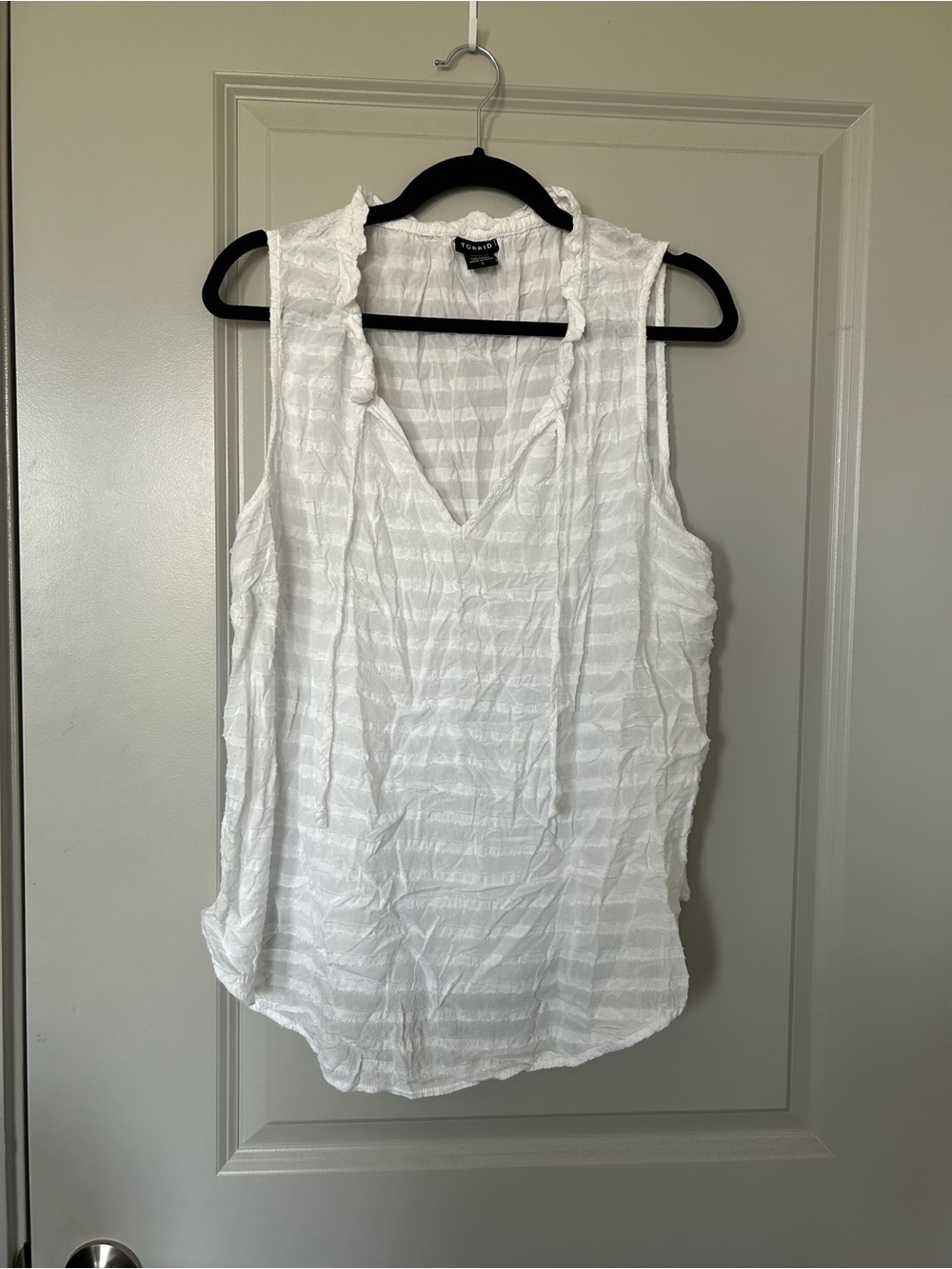torrid White Textured Sleeveless V-Neck Camisole